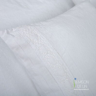 Linge de lit lin coton taie-d`oreiller dentelles blancs.