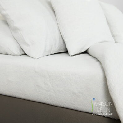 Linge de lit bleu drap lin coton.