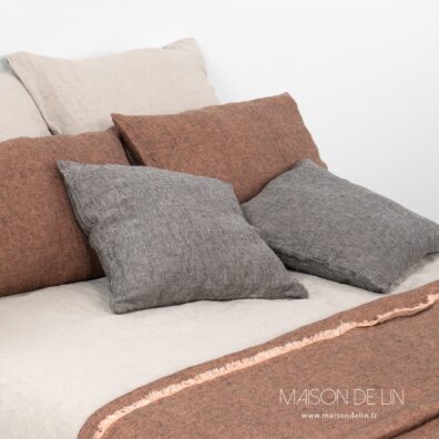 Housse de coussin lin lavé gris anthracite.