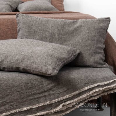 Housse de coussin lin lavé gris anthracite.