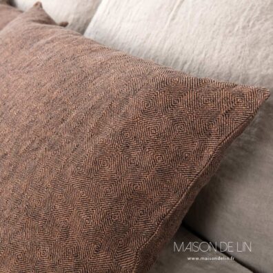 Housse de coussin lin lavé brun gris en design des rombs.