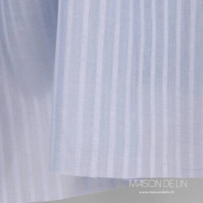 Lin ajouré en melange des couleurs bleu, rayures verticales.