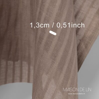 Tissu lin taupe transparent.