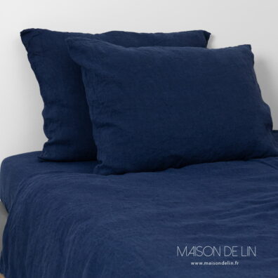 Linge de lit bleu nuit taie d'oreille de lin lave.r