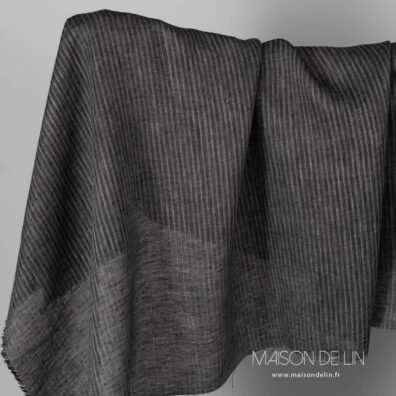 Tissu lin noir en rayures.