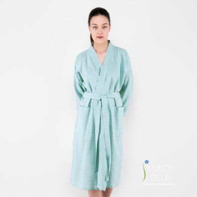 Peignoir kimono femme en couleur menthe en rayures fines blanches.