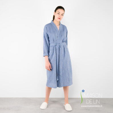 Peignoir kimono lin coton en couleur bleu en rayures fines blanches pour femmes.