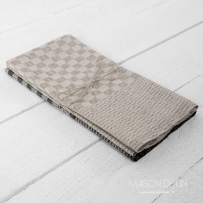 Torchon a carreaux de lin coton en couleur beige et noir.