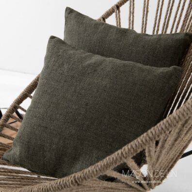 Housse de coussin kaki vert lin lavé, melange des couleurs vert, brun, beige, noir avec fermeture éclair.