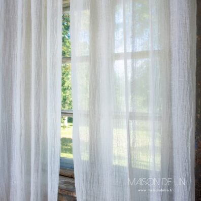 Rideau lin blanc cassé tissu transparent.