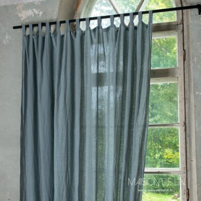 Rideaux lin gris bleu en grande largeur avec boucle et canal.