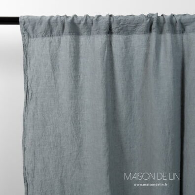 Rideaux lin gris bleu en grande largeur de tissu lavé avec canal.