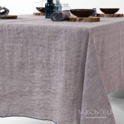 Nappe violet pastel en lin lavé de design subtile de rayures avec couture décorative babylock.