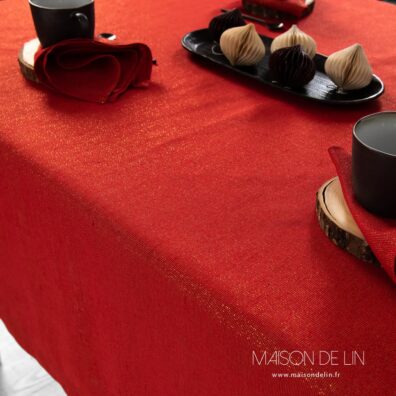 Nappe rouge lin coton Nappe rouge lin coton type du bord - bordure pliée de 4cm.