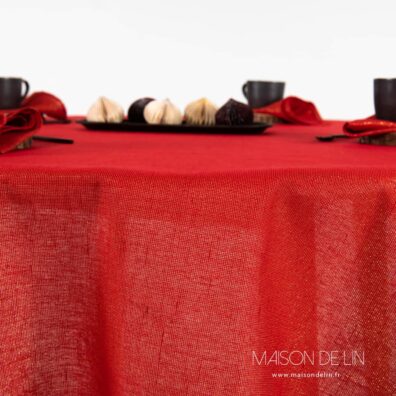 Nappe ronde rouge en lin coton avec fils de lurex d`or, type du bord 1cm.