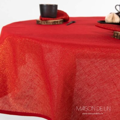 Nappe ronde rouge en lin coton avec fils de lurex d`or, type du bord 1cm.