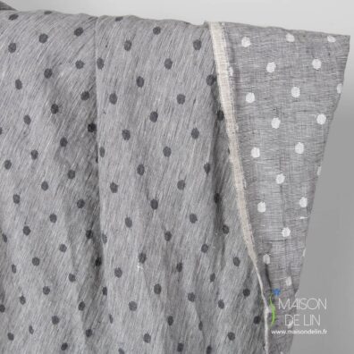 Tissu lin et laine lavé gris avec des points.