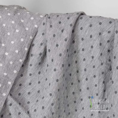 Tissu lin et laine lavé gris avec des points.