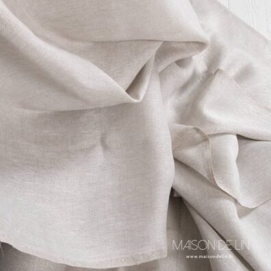 Tissus lin lurex en couleur gris clair en design très délicate de rhombes avec lurex.