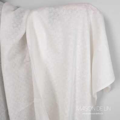 Tissu blanc ajouré 100% lin.