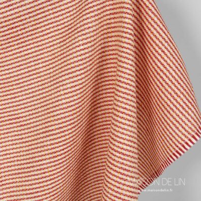 Tissu carreaux rouge, jaune et blanc.