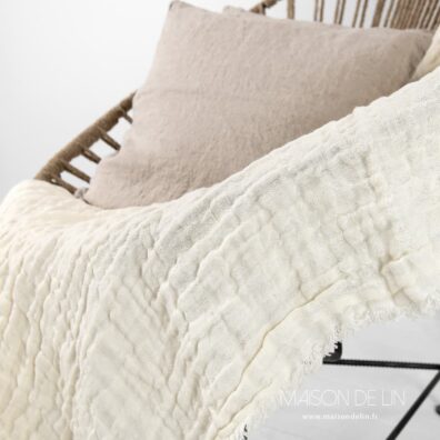 Plaid lin blanc crème avec franges 1.5cm.