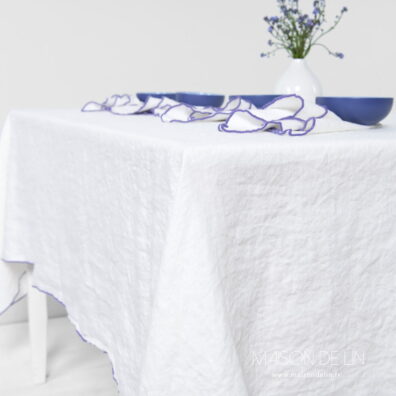 Nappe blanc cassé babylock violet en lin lave.