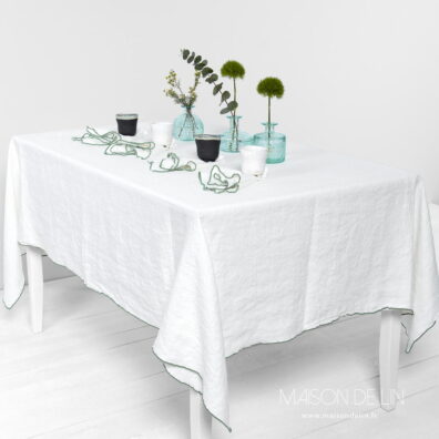 Nappe lin blanc cassé babylock vert.